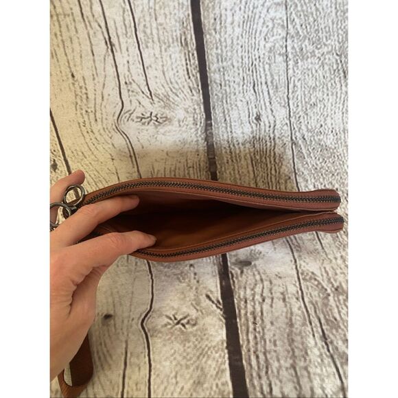 Lululemon curved wristlet in ancient copper - Picture 5 of 11
